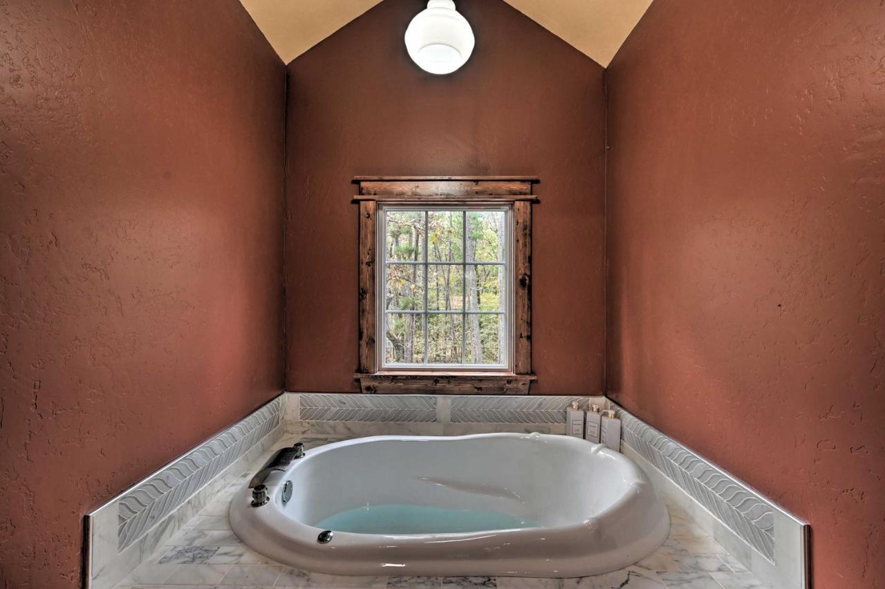 Tudor-Style Broken Bow Cottage With Hot Tub And Decks! Stephens Gap Buitenkant foto